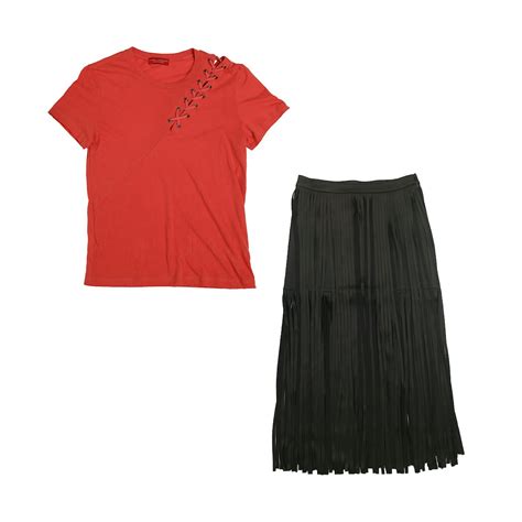 Philanthropic Fashion Brands That Give Back .
